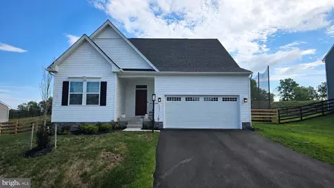1881 Shannon Dr S, Greencastle, PA 17225