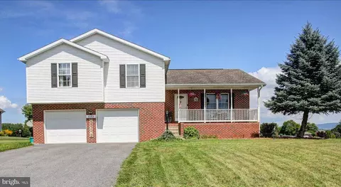 849 Lindia Dr, Chambersburg, PA 17202