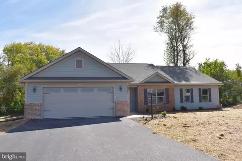 1523 Treeline Dr, Chambersburg, PA 17202