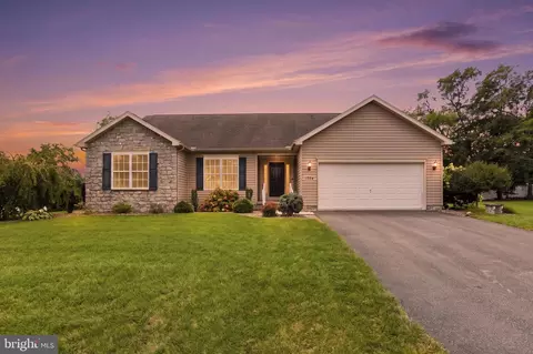 1784 Falcon Ln, Chambersburg, PA 17202