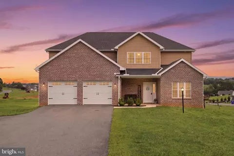 1881 Carrera Dr, Chambersburg, PA 17202