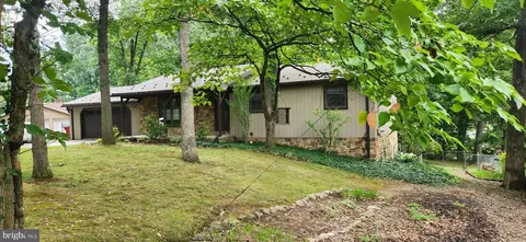 525 Forest Rd, Chambersburg, PA 17202