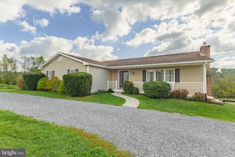 3691 W Weaver Rd, Greencastle, PA 17225