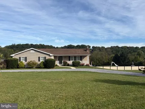 3691 W Weaver Rd, Greencastle, PA 17225