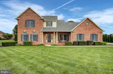 3236 Saint Andrews Dr, Chambersburg, PA 17202