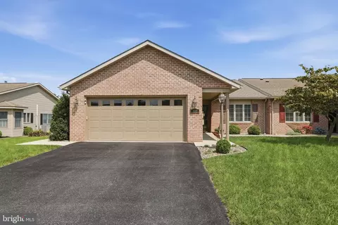 305 Sunbrook Dr, Chambersburg, PA 17201