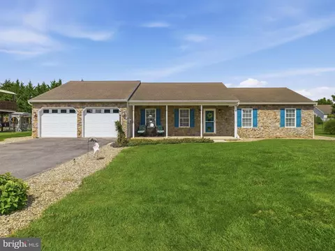 226 Grove Dr, Shippensburg, PA 17257