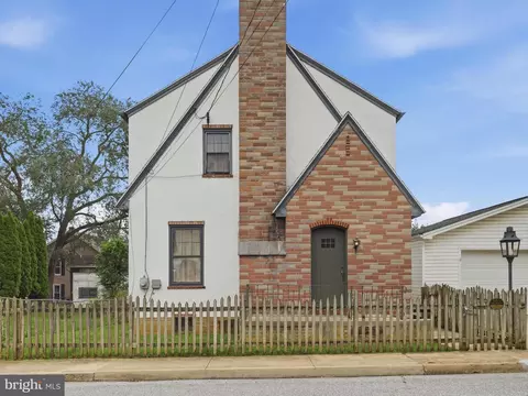 38 Cottage St, Waynesboro, PA 17268