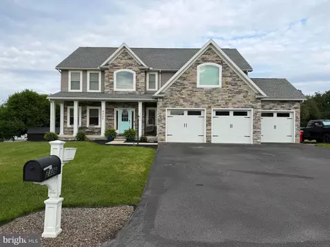 2336 Bodie Island Dr, Chambersburg, PA 17202