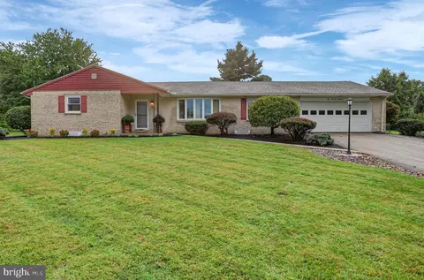 218 Meadow Ln, Chambersburg, PA 17201