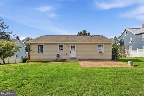 227 N Potomac St, Waynesboro, PA 17268