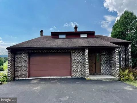 2122 Hillview Dr, Fayetteville, PA 17222