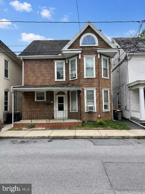 118 W Second St, Waynesboro, PA 17268