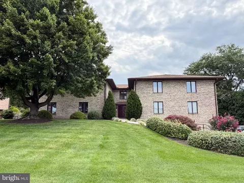 5840 Fairway Dr W #1, Fayetteville, PA 17222