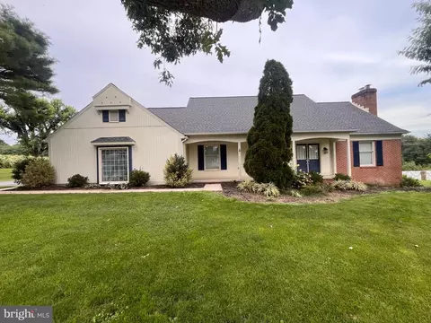 2311 Springfield Dr, Chambersburg, PA 17202