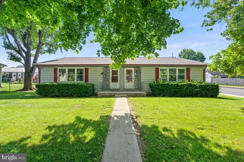 163-165 Fairview Ave, Waynesboro, PA 17268