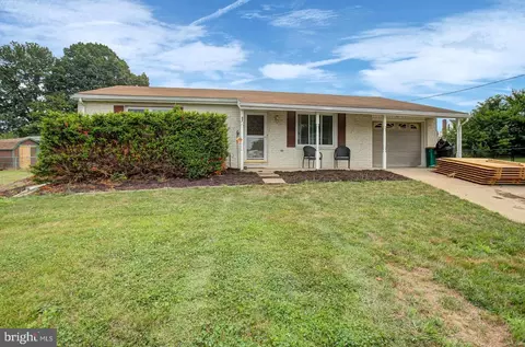 82 Roosevelt Arms Ct, Chambersburg, PA 17201
