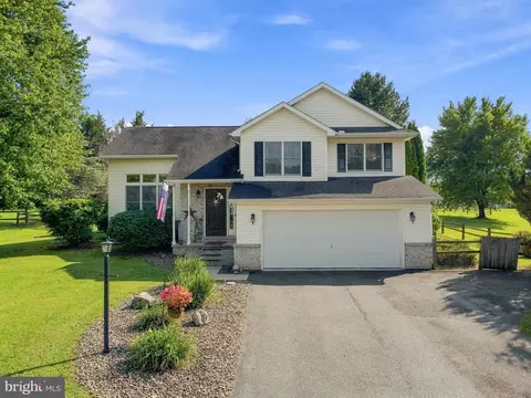 6502 Olde Pine Dr, Chambersburg, PA 17202