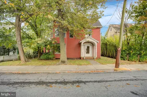 310 W King St, Shippensburg, PA 17257