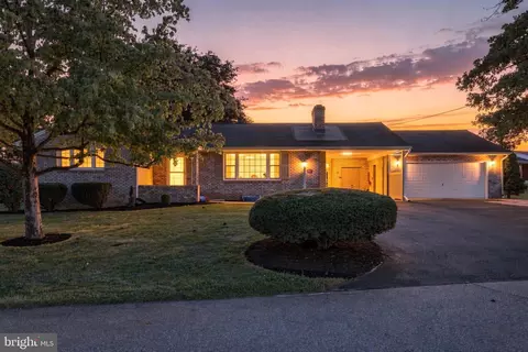 30 Birchway Dr, Chambersburg, PA 17202