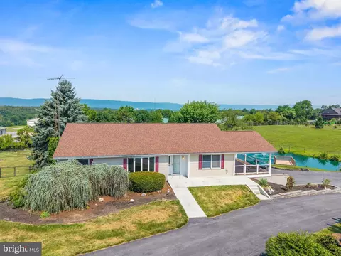 7246 Smith Rd, Chambersburg, PA 17202