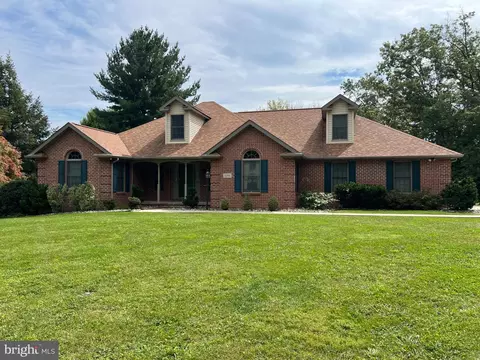 6066 Fairway Dr W, Fayetteville, PA 17222