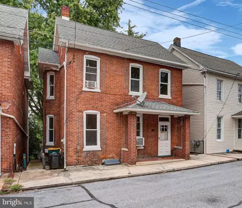 122 Harrison Ave, Waynesboro, PA 17268