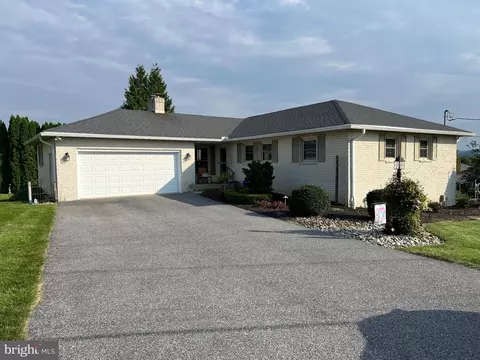 6419 Penn National Dr, Fayetteville, PA 17222