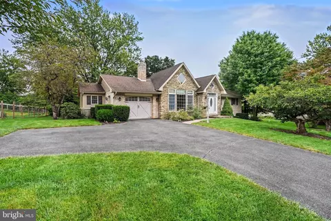 9892 Mccreary Rd, Shippensburg, PA 17257