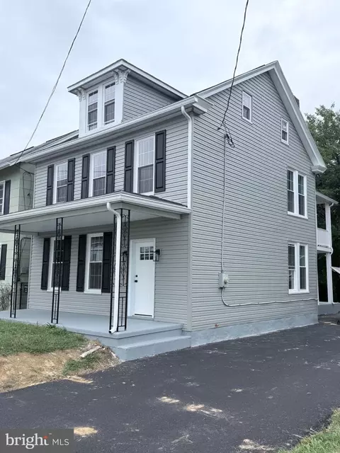 37 E 2nd St, Waynesboro, PA 17268