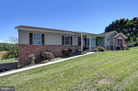 3715 Hazel Dr, Greencastle, PA 17225