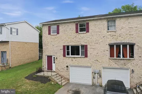 1464 Hollywell Ave, Chambersburg, PA 17201