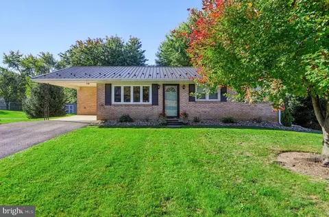 1250 Marvern Dr W, Chambersburg, PA 17202