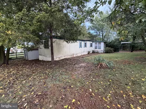 5844 Debbie Ln, Greencastle, PA 17225