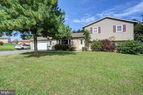 4125 Ricklyn Dr, Chambersburg, PA 17202