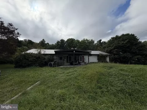11682 Loop Rd, Fayetteville, PA 17222