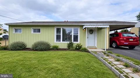 445 Hamilton Ave, Chambersburg, PA 17201
