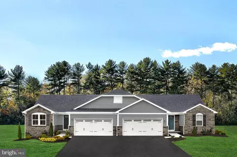 724 Mina Cir, Greencastle, PA 17225