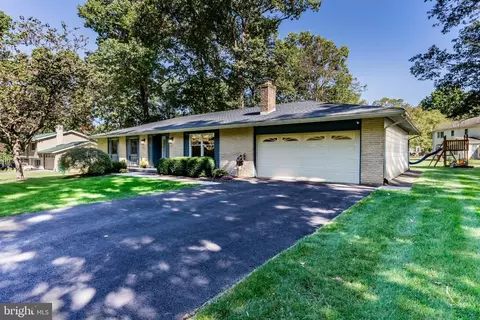 6505 Fairway Dr W, Fayetteville, PA 17222