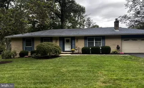 6505 Fairway Dr W, Fayetteville, PA 17222