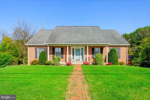 2951 Buchanan Trl W, Greencastle, PA 17225