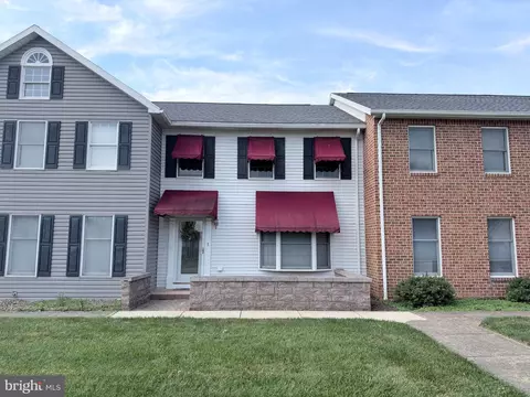 3585 Carnoustie Dr, Chambersburg, PA 17202
