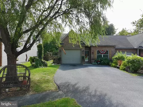 309 Stonegate Cir S, Chambersburg, PA 17201