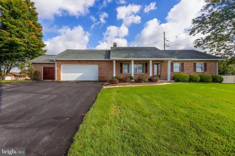 328 Mill Rd, Chambersburg, PA 17201