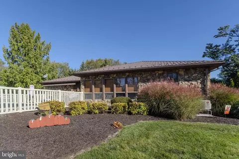 10125 Mountain Rd, Orrstown, PA 17244