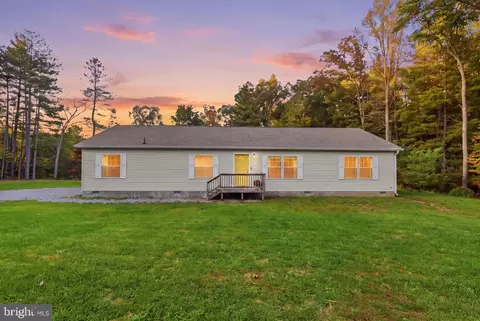 617 Pine Mountain Dr, Fayetteville, PA 17222