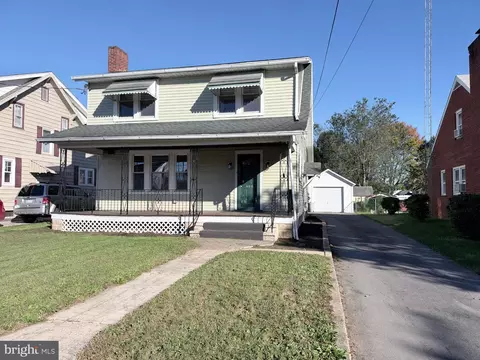 820 S 4th St, Chambersburg, PA 17201
