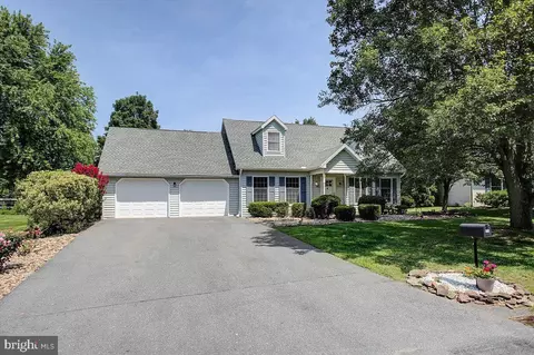 768 Franklin Square Dr, Chambersburg, PA 17201