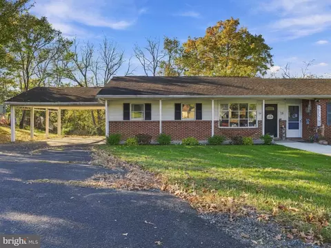 26 Nottingham Dr, Chambersburg, PA 17202