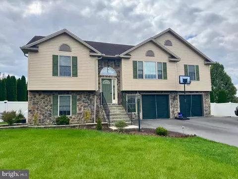 203 Grayson Cir, Shippensburg, PA 17257